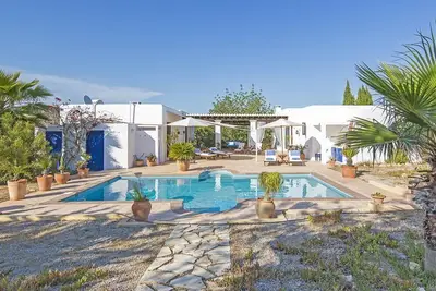 Image de Appartement avec beau jardin et piscine