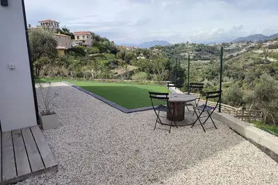 Image de 3 pièces indépendant dans villa au calme