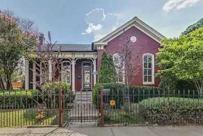 Image de Colonial Germantown / Downtown Nashville- 3 + Br - 2 Ba. - Grande Garden-