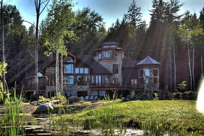 Image de Downtown 18 Acre Mountain Lodge Retreat Villa- Sleeps 2-30