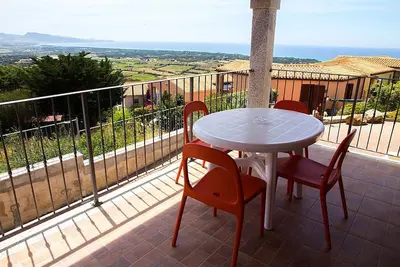 Image de Appartement de deux pièces au premier étage pour 4 personnes avec vue sur la mer