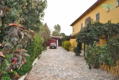 Image de Sanchaba Yellow Apartments - Suite Rouge