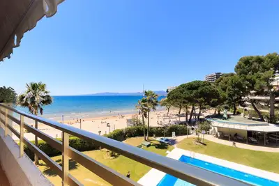 3 chambres 1ère Ligne plage · Climatisation · Parking · Piscine · Uhc Playamero 338