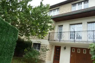 Image de Paris élégante villa, 6 km de Notre-Dame avec jardin et 2 parking privées