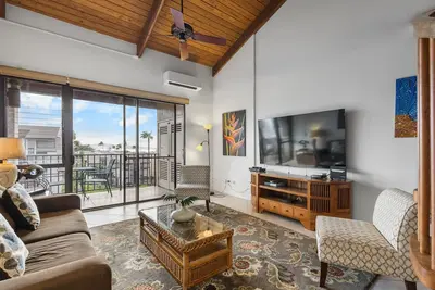 Image de Juste Peint Et Mis À Jour - 2 Bd 2 Ba Loft Condo, Ocean Views, Kamaole Beach Park