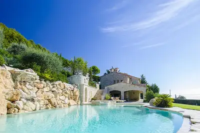 Image de Location villa de luxe avec piscine, jacuzzi, superbe vue près de Nice, Cannes & Monaco