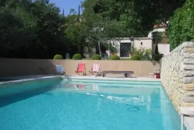 Image de maison de charme dans proprieté avec jardin et piscine à proximité de la mer