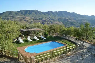 Image de Magnifique Maison Avec Piscine PRIVÉE D'Eau Salada