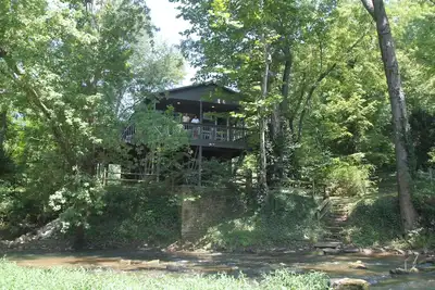 Image de Profitez de la rivière bleue depuis cette propriété unique en son genre