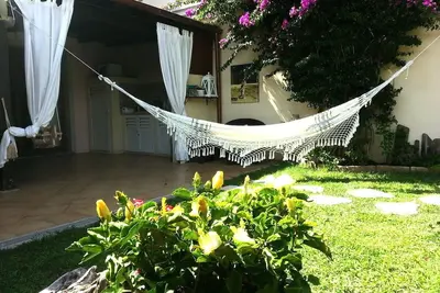 Image de Maison de trois pièces avec grande véranda, finement meublée dans les collines près de la mer