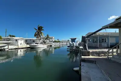Image de Marthon par Boot Key Harbor 620 pieds carrés Ft. Une chambre une salle de bain