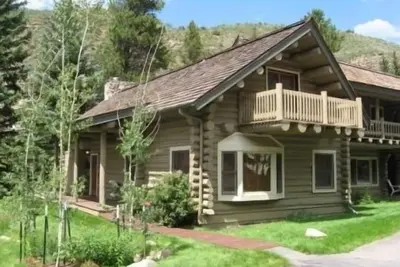 Image de Mountain Log Home surplombant Gore Creek