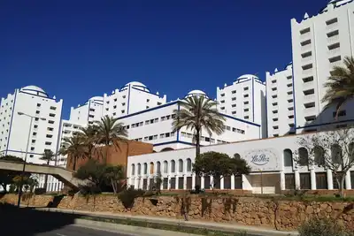 Appartement 250m de la plage-Praia Da Rocha. Près de la zone des bars et des restaurants.