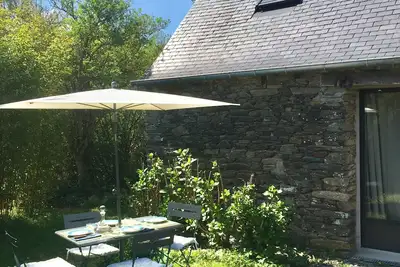 Image de A 80 metres de la plage, bucolique petite maison Bretonne et jolie jardin privé