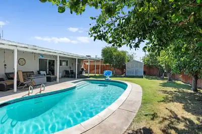 Image de Nouveau! Indio Home avec piscine privée, à 5 minutes de Coachella