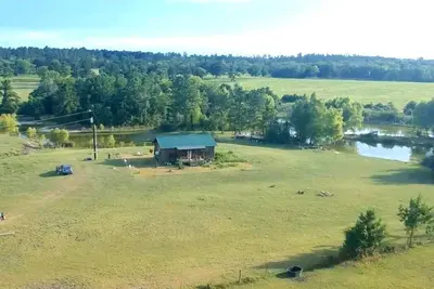 Image de Log Cabin Avec 2-Acre Pond