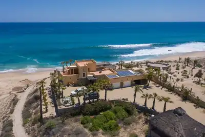 Image de Fantastique propriété en bord de mer avec piscine, intimité et commodités à gogo