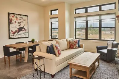 Image de Victor Loft Apt # 7 appartement au dernier étage avec vue sur les montagnes est