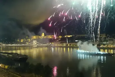 Image de Danurama, centre de la ville, surplombant le danube, profitez-en, mesdames et messieurs!