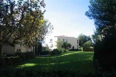 Image de St Raphaël/Boulouris, bel F3 au calme, ds parc, proche mer et commerce