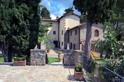 Image de Podere Casellina, maison Cipressi, piscine et jardin, collines florentines du Chianti