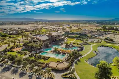 Modern Home Built 2017, Festival Close. . . Marchez jusqu'à Coachella et Stagecoach