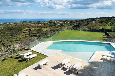 Villa Etnea - Private villa with pool and jacuzzi