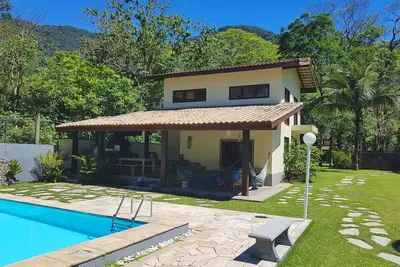 Image de Maison à Maresias, entre la plage et la forêt atlantique, avec piscine