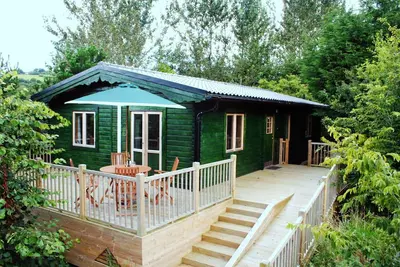Image de Paisible cabane en rondins suédois situé dans un vignoble