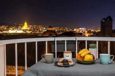 Image de ViewVue magnifique, maison 3br ensoleillée au centre-ville❊