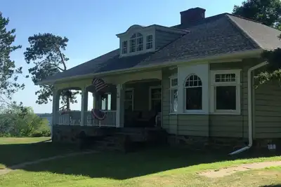 Image de Bungalow historique sur le lac Metonga