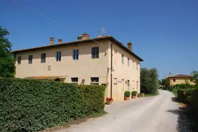 Image de Appartement dans une maison de vacances avec Wifi, climatisation, piscine, près de San Gimignano