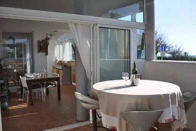 Image de Grand T3 avec terrasse, vue mer, à 20 mètres de la plage