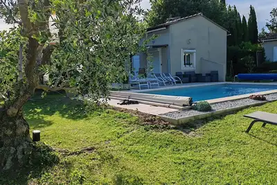 Image de Maisonnette entre Avignon et Saint Remy de Provence \" Le Romano \" 2  étoiles