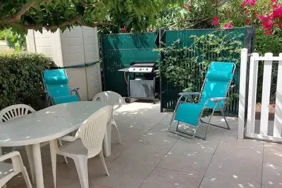 Image de Maison climatisée avec piscine et terrasse
