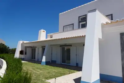 Image de Casa Dinis-House près de la plage de Monte Clérigo