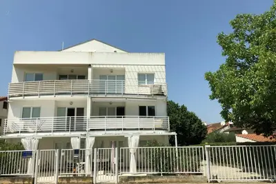 Image de Appartement Avec Attique À 200 MÈTRES De La Plage Cuvi 8 Lits