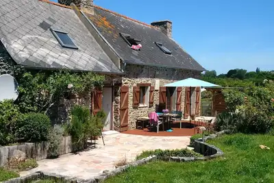 Image de Maison de campagne confortable dans endroit calme avec jardin, 10 km de la plage