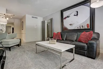 Image de 2306 Marquee Uptown - Deux chambres Deux salles de bain + piscine