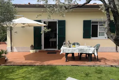 Image de La maison dans le jardin