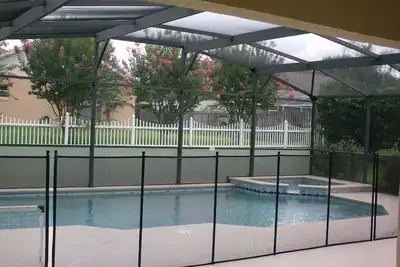 Image de Pourquoi rester dans une chambre d'hôtel quand vous pouvez rester dans une maison?