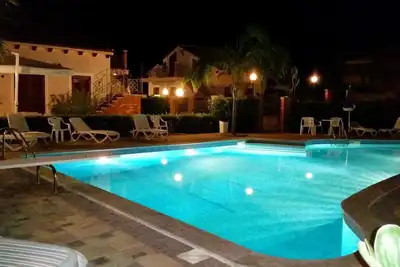 Image de Appartement en bord de mer avec piscine, terrasse avec vue sur la mer, WiFi, près de Cefalu Palermo