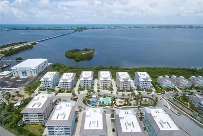 Image de Un Penthouse Port particulier avec vue sur Anna Maria Sound