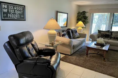 Image de Condo juste sur le terrain de golf dans une communauté de plus de 55 ans sous le soleil de Mesa! !