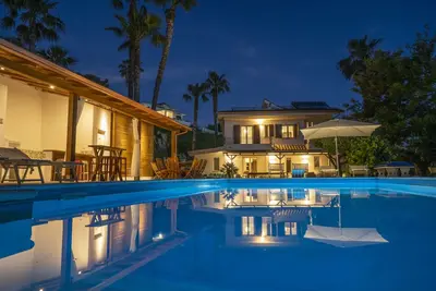 Image de Grande villa pour 10 + 2 personnes avec piscine privée en Calabre