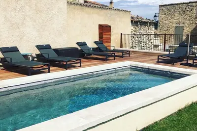 Image de Gîte Lou Mas air-conditioned with swimming pool and jacuzzi 6pers quiet Mane en Provence