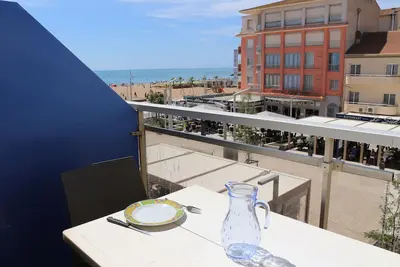 Image de A deux pas de la plage, bel appartement avec vue sur mer