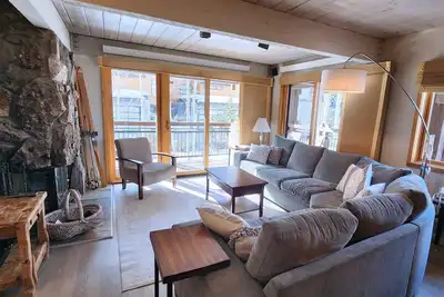 Image de Charmant trois chambres avec balcon enveloppant