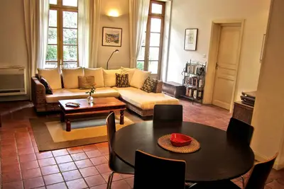 Image de Appartement de 2 chambres doubles avec jardin (plus studio en option), endroit central et calme