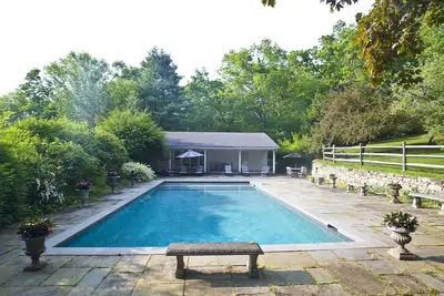 Image de 100% Washington! (Zoom in Map +) PoshPadsCT \"Senff Estate\" 8-Br Estate, Piscine, Bbq